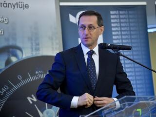 Varga Mihály újabb gazdaságvédelmi intézkedéseket ígért a következő hetekre
