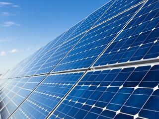 12 olyan naperőművet kezdenek építeni Magyarországon, amelynek már akkumulátoros villamosenergia-tárolója is lesz