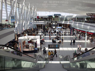 Veszélyes külföldi csomagok ellen lép fel a NAV 