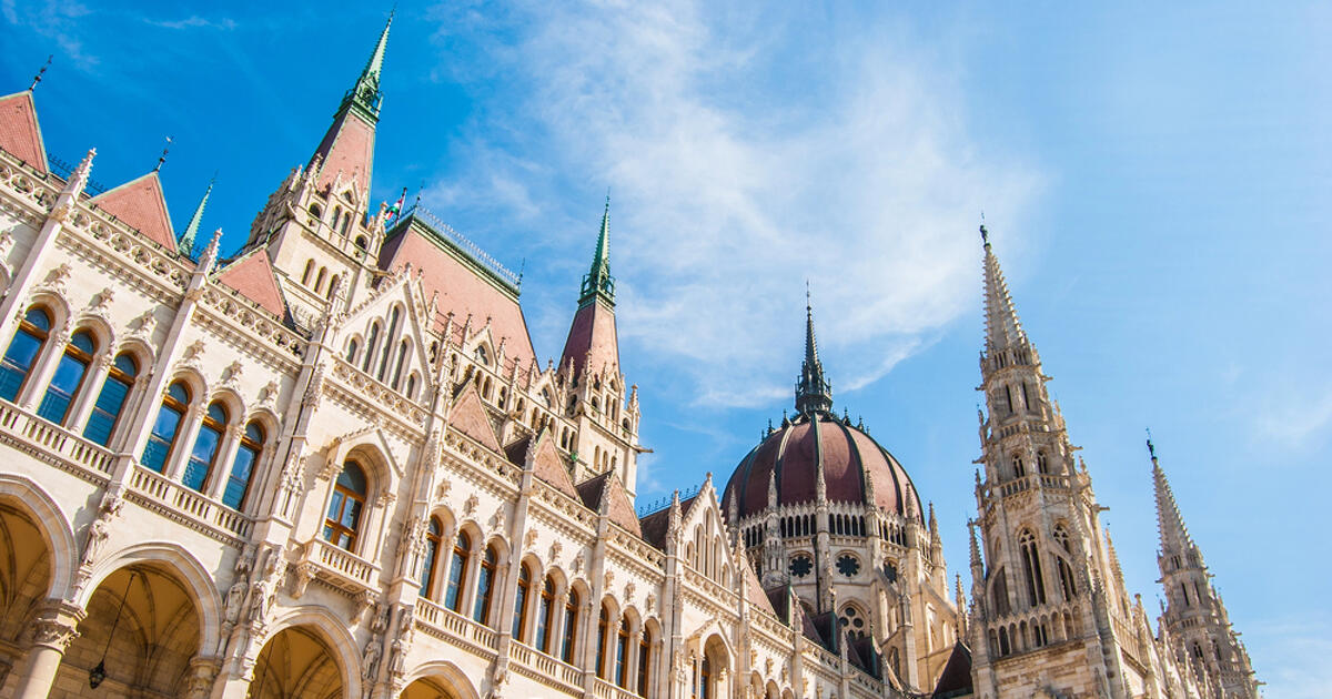 106 éves uralkodás után omlott össze a magyar pártokráciák rendszere