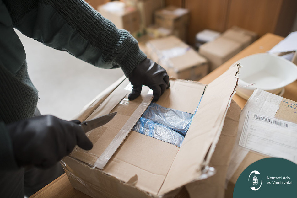 A szabályok minden csomagra vonatkoznak - figyelmeztet a hatóság