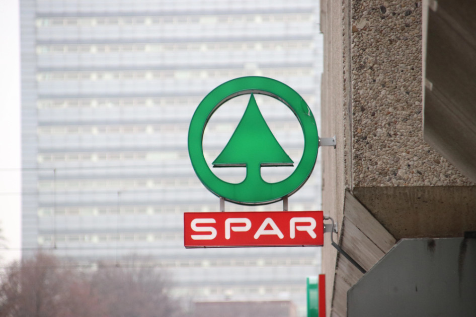 Vizsgálja a versenyhivatal a Spar által vállalt kötelezettségek végrehajtását