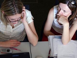 "Emancipáció": egyharmaddal kevesebbet keresnek a nők...