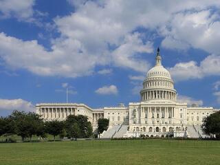 Az amerikai szenátus elfogadta a kormányzati leállás megszüntetéséről szóló törvényjavaslatot