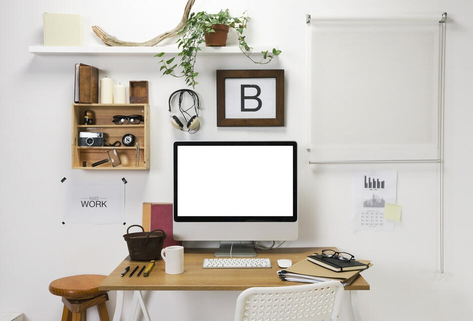 Távolodni kezdett egymástól a cégek és a munkavállalók home office-víziója