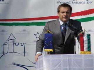 Bajnai és a takarónk