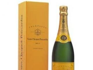 Jól fogy a pezsgő, kevésbé a tömény