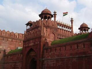 Nincs rend: 23 ezer nem létező közalkalmazott kap fizetést