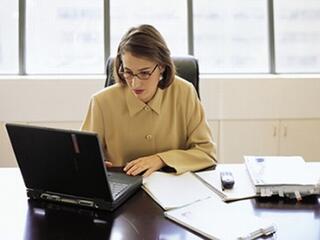 Ön elégedett az Apeh munkájával?