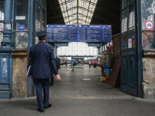 Több száz dolgozónak hónapok óta nem fizetett a MÁV