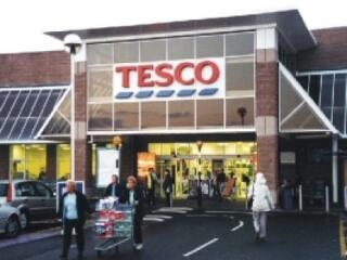 Két új áruházat nyit a Tesco