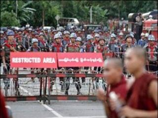 "Le kell verni a tibeti tüntetéseket!"