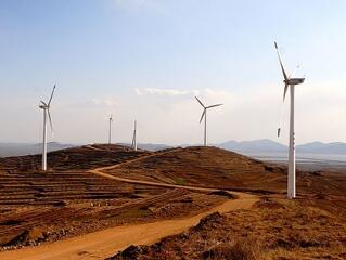 Kína is előremenekül: milliárdok zöld energiára