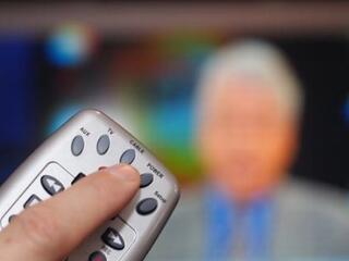 Óriások kézfogása: Internet a tévén