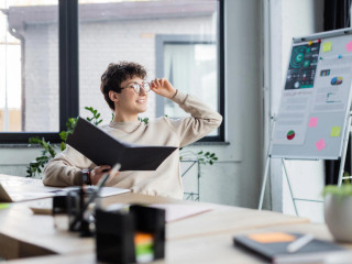 A fiatalok már készek rá, most a cégeken a sor 