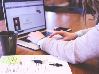Hogyan segítenek munkát találni az álláskereső weboldalak?