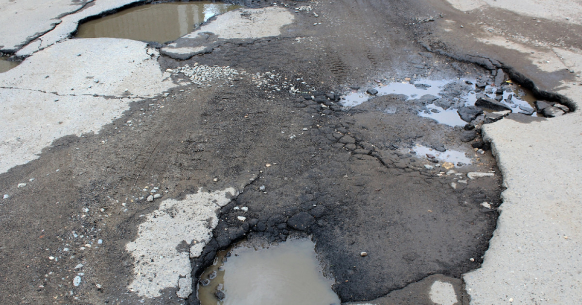 Tele az ország kátyúval – ki fizeti a javítást?