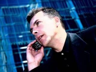 Olcsóbb lesz az SMS és a roaming?