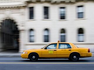 Jönnek a sárgább és drágább taxik