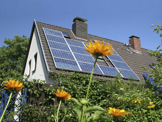 Marad az éves elszámolás a napelemeknél