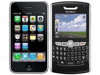 Akár 200 ezer magyarnál is iPhone vagy Blackberry csörög...