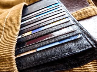 Bankkártya és készpénz: hol, mit szeretnek jobban?