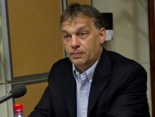 Milyen játékot játszik Orbán?