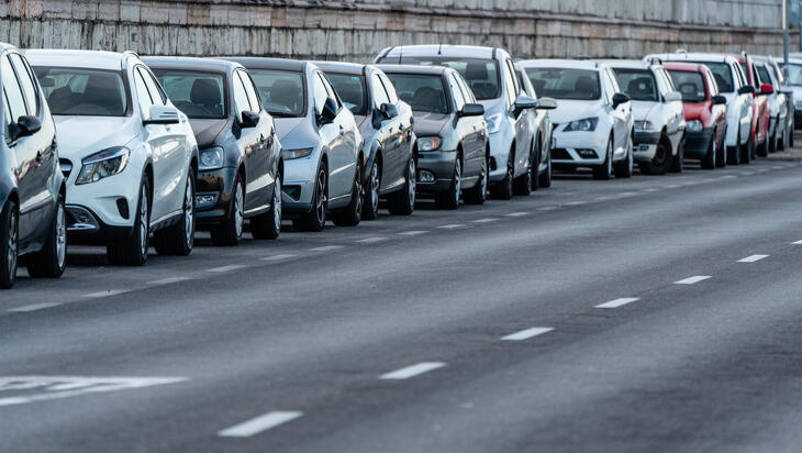 Egyre többet parkolnak a magyar autók (Fotó: Depositphotos)