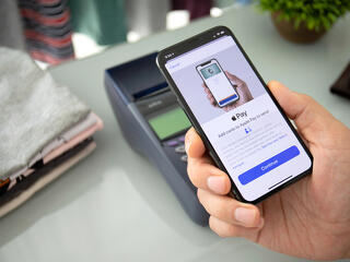 Az Apple és a Google elfoglalja a magyar boltok kasszáit