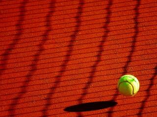 32. Tisztelt Ász! Tenisztorna a Roland Garros és Wimbledon között...