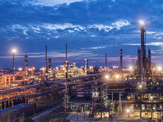 Új korszakot nyithat az olajpiacon a Hormuzi-szoros lezárása 