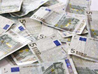 Dől a pénz: 300 milliárd csak jövőre!