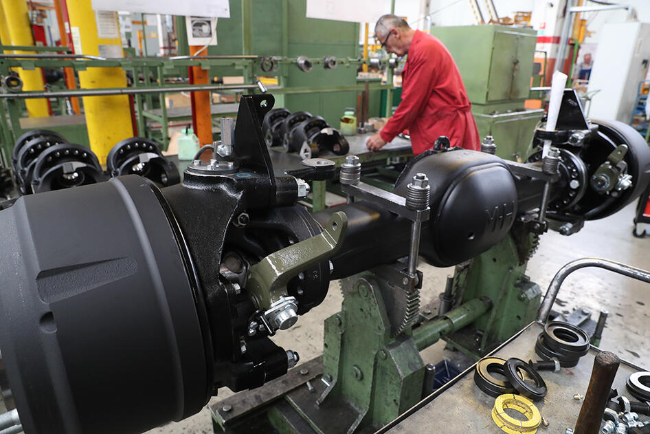 Ingatlanokat adtak el