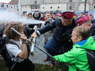 Hivatalos - kamu, hogy építési okok miatt lenne kordon a Karmelita előtt