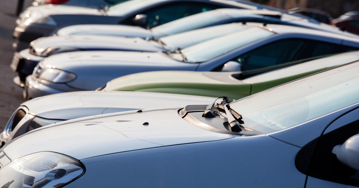 Több ezer kár egy év alatt: a céges autók fele megsérül