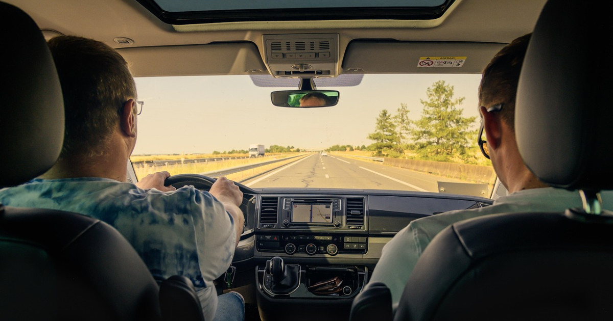 Veszélyben azok az autósok, akik percenként 120 leütésnél gyorsabb zenét hallgatnak