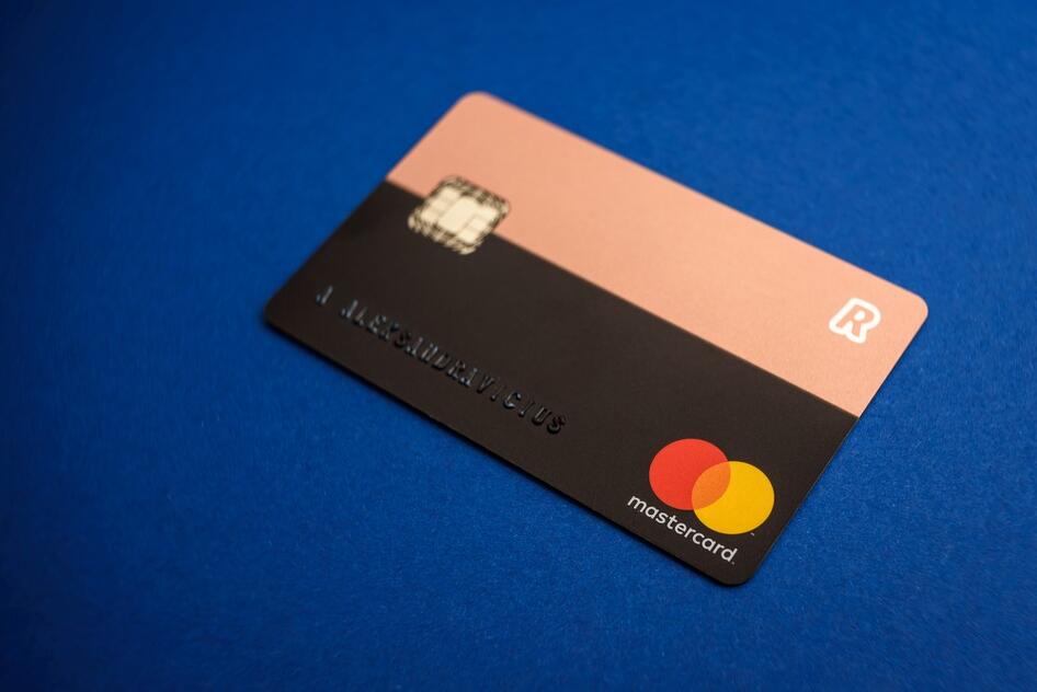 A Revolut kihívást intéz a hagyományos mobilszolgáltatók felé