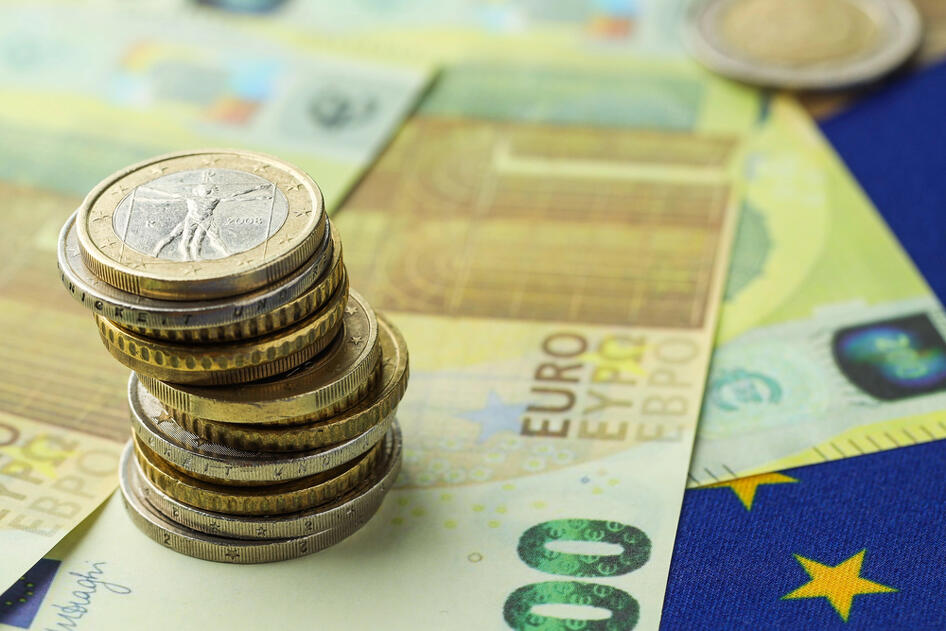 A piacok nem szeretik a bizonytalanságot, jelenleg az euró kiszámíthatóbban viselkedik, mint a dollár