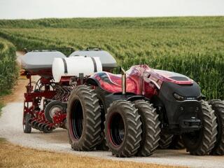 A traktorost is kiszorítja a robot