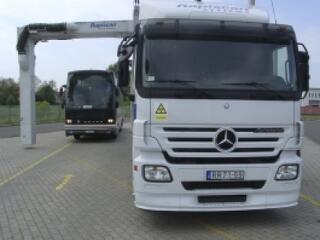Felfüggeszthetik a kamionstopot