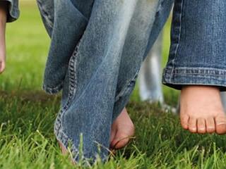 Előny a kismamáknál: gyerekkel együtt nő a cipő