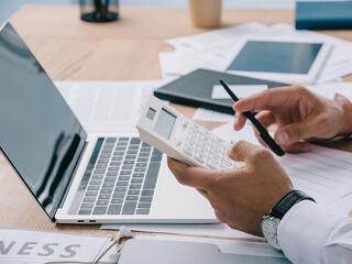 Több ezer katás búcsút inthet a kedvező adózásnak