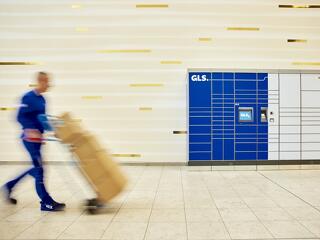 Meglepő lépés: megnyitja automatáit a GLS