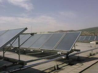 Mit csinál egy államtitkár a Tesco tetején?