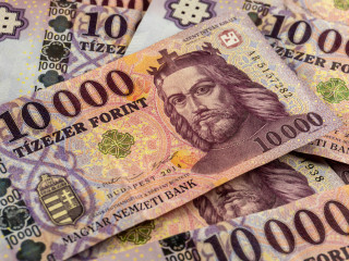 Mitől van ilyen kirobbanó formában a forint? 