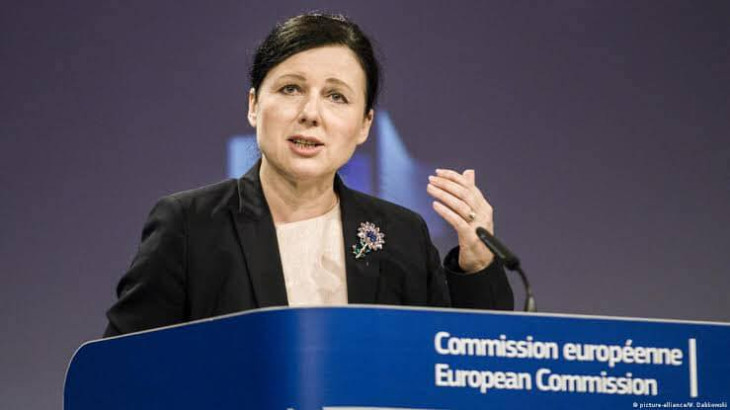 Az amerikaiak, a svédek után most a csehekkel lesz bajunk, a képen Vera Jourová cseh biztos