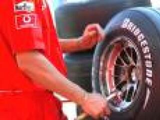 Ex-közalkalmazott a munkapadnál