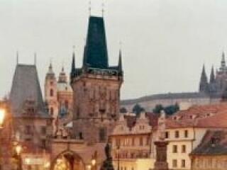 A csehek is túlköltekeznek