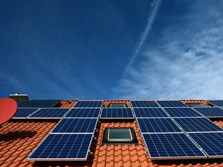 Milliárdokra lehet pályázni: a cégeknek is indul a napenergia program