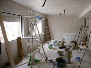 Tarol a vidéki otthonfelújítási program – még a nyugdíjasoknál is 